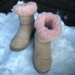 Uggs Youth 5/Women’s 7~Pale Pink Short Classic Fit